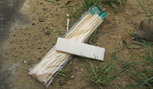 1 упаковка барбекю в мясных бамбуковых палочках