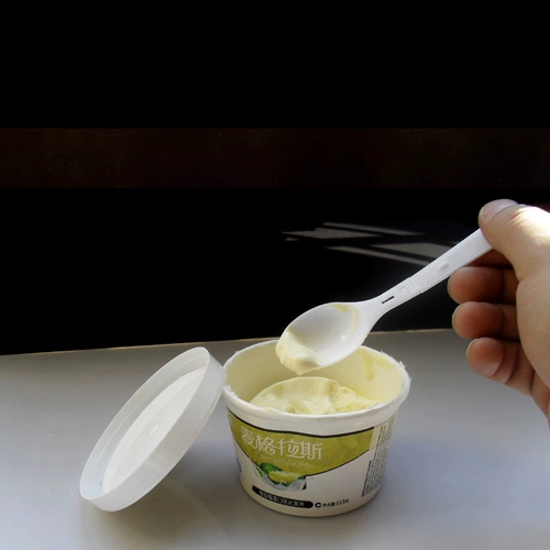 Одноразовая складная пластиковая ложка упаковка ложки ложки мороженое с мороженым.