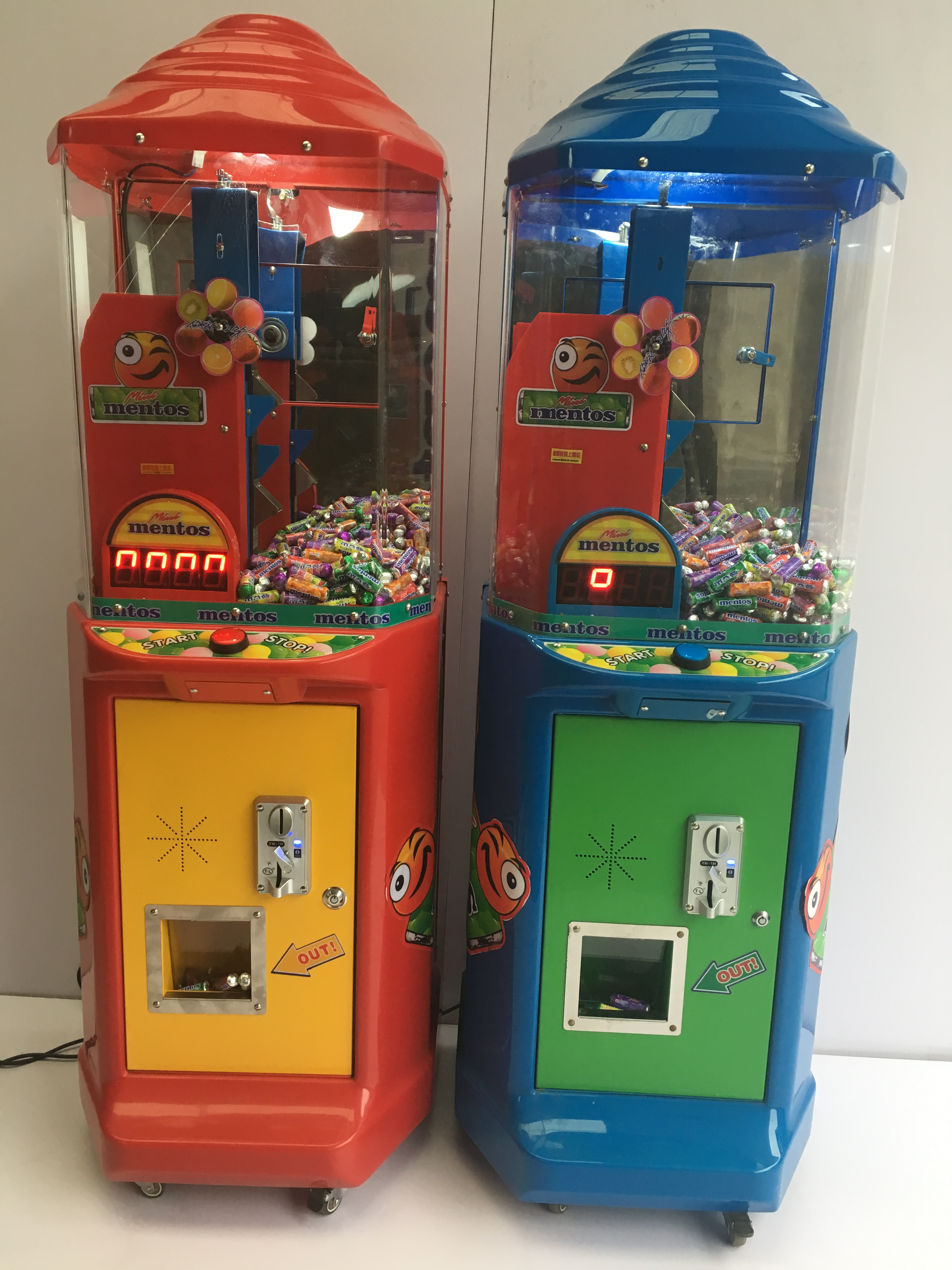 Купить Игровой автомат с игрушками Конфеты машины конфеты, чупа-чупсы  торговый автомат ребенка полностью автоматические монетные игровые автоматы  и аттракционы для поддержки мобильных сканирования код платежа ZF в  интернет-магазине с Таобао (Taobao) из