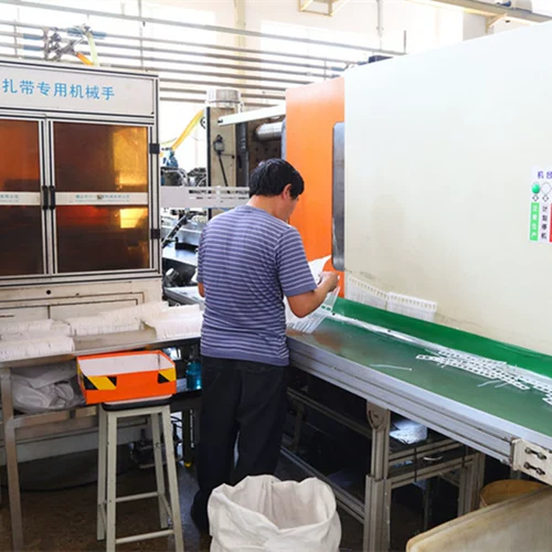 Производитель yongda Direct -Ssoing Indlon Ads Furss Nylon Tie 8*350 200 штук/объем упаковки большая цена может быть обсуждена