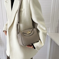 Модная демисезонная небольшая дизайнерская расширенная сумка через плечо, портативная подушка, изысканный стиль, коллекция 2023