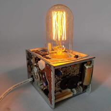 Камеры 怀旧古董老物海鸥4b机械胶片双反120相机钨丝机械朋克台灯装饰灯