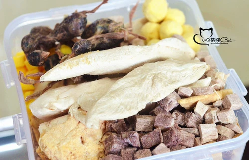 Кошки и собаки заморозить сушеные целые дома мясо мясо куриная говядина Три лосося треска утка мясо мясо мясо мясо кошачье кошачье закуски 100 г