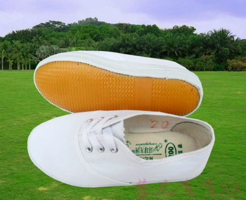 Белая тканевая спортивная обувь подходит для мужчин и женщин, мягкая подошва