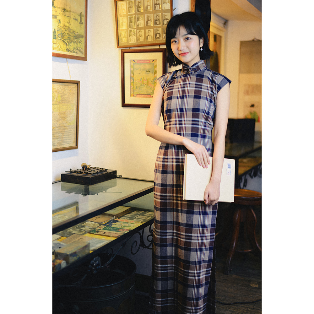 Mo Mo Cheongsam Small sleeve side zipper long retro literary daily grid linen cheongsam Xiao Mo