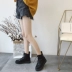 Mùa thu đông 2018 phiên bản mới của Hàn Quốc của những đôi bốt da hoang dã quần short nữ tăng phần đáy dày với đôi bốt Martin màu đen