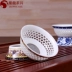 Màu xanh và trắng trà bị rò rỉ trà lọc gốm lọc trà kungfu tea set zero với bộ lọc trà trà trà lọc trà lọc Trà sứ