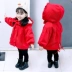 Áo khoác trẻ em nữ bằng vải cotton 2018 phiên bản mới của Hàn Quốc cho bé quần áo trẻ sơ sinh cộng với áo nhung dày bé gái nhỏ màu đỏ cưỡi