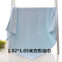 Квадратное синее ванное полотенце