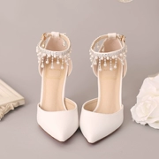 Giày cưới ngọc trai trắng mới rhinestone màu đỏ mũi nhọn siêu cao gót giày cưới một từ cổ tay ban nhạc stiletto phụ nữ