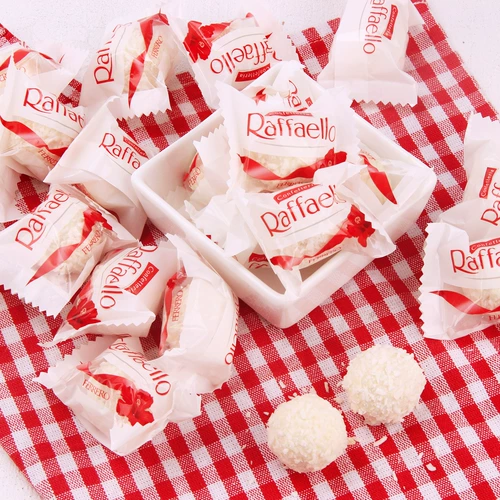 Ферреро импортированный шоколадный кокосовый кокосовый шар.