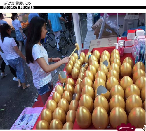 Золотое яйцо разбивая золотые яйцо лотереи.