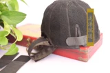 Sichuan Opera изменить лицевой шлем, держащий шипнут внутреннюю шляпу обратно к лицу, опора в Sichuan Opera изменить реквизиты и магические наклейки
