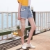 Cửa hàng ba màu giảm giá 2019 hè mới eo cao biến quần thẳng cotton đơn giản Một chiếc quần short denim nữ từ - Quần jean