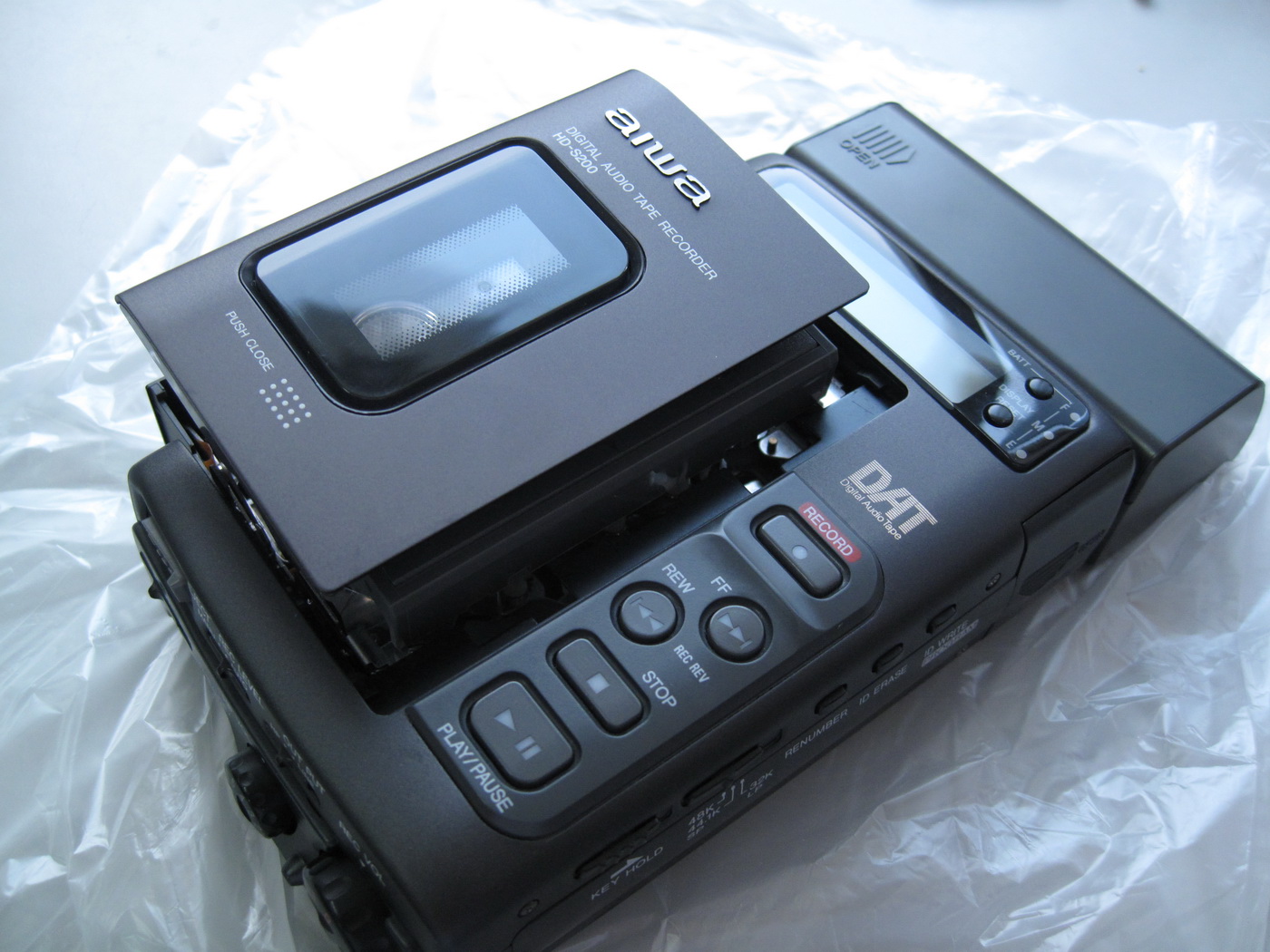 Sony walkman кассетный купить. Аудиоплеер Sony Walkman кассетный. Кассетный Sony Aiwa. Player Aiwa кассетный. Sony TCD-d100.