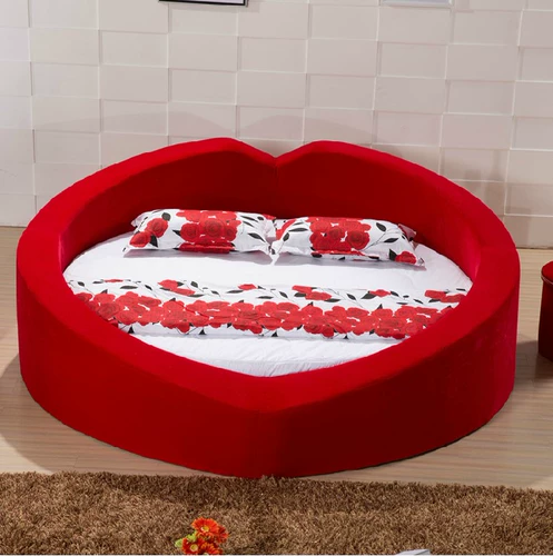 Классическая кровать с круглой кровать