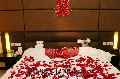 38 Юань бесплатная доставка моделирование лепестки розовые лепестки шелковая ткань цветочный кусок без имитации ткань свадебная кровать для окна посыпать руку красной ковровой дорожки и бросить