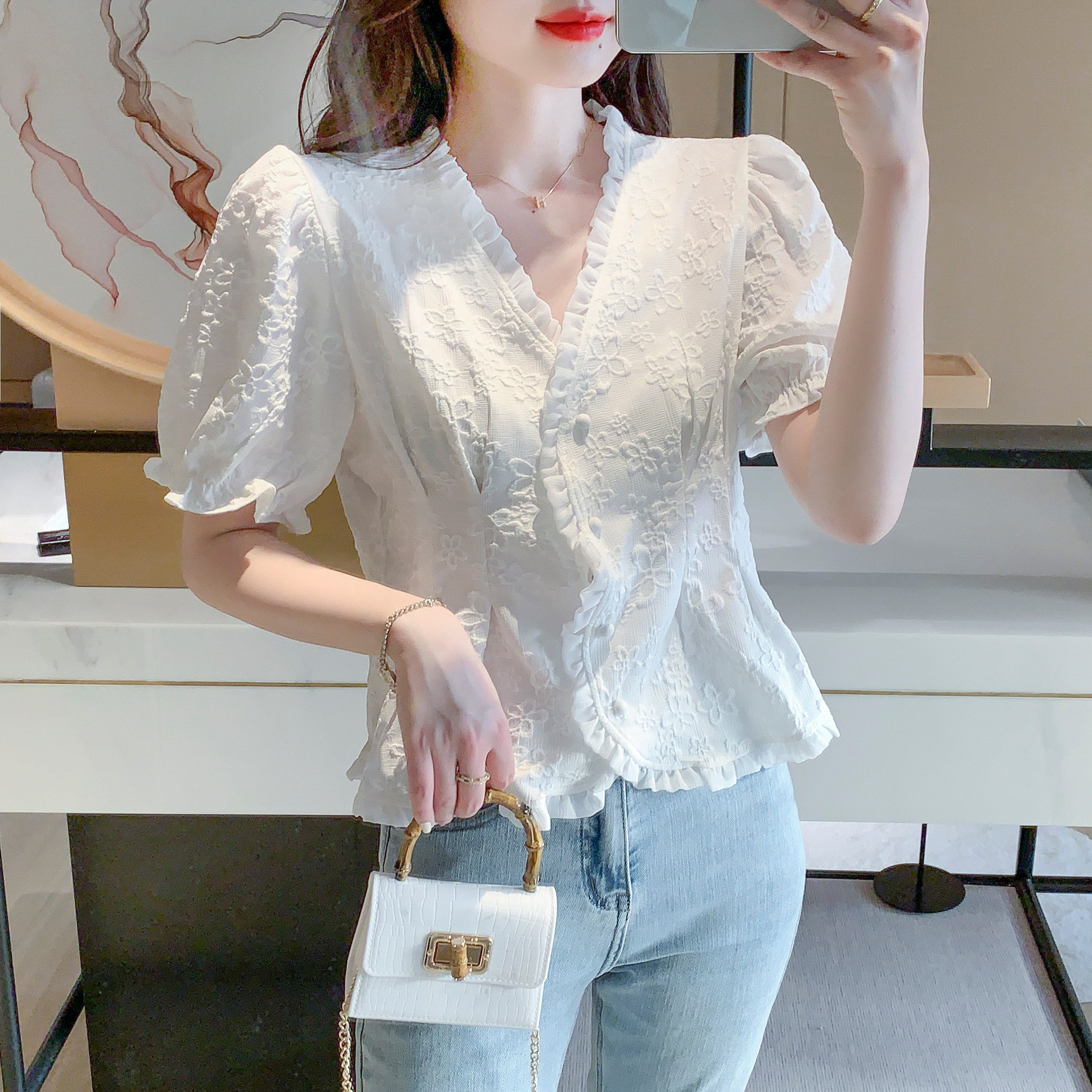 French white shirt women's short-sleeved 2022 summer V-neck dollhouse, fashionable puffed sleeves, cinched chiffon top Specification image