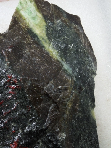 Природная руда из нефрита