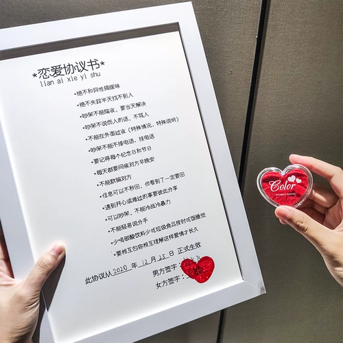 Контракт по договору любви Романтическая любовь отмечает годовщину годовщины управления управлением управлением другой девушкой и парой