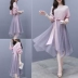 2018 mùa hè mới Hàn Quốc phiên bản của mỏng một vai sọc đèn lồng tay áo phần dài không thường xuyên giả hai mảnh váy