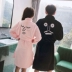 Biểu cảm ngộ nghĩnh cặp đôi váy ngủ cho nam và nữ mùa thu đông cộng với áo choàng tắm dài dễ thương Hàn Quốc lông cừu dài tay dày - Night Robe