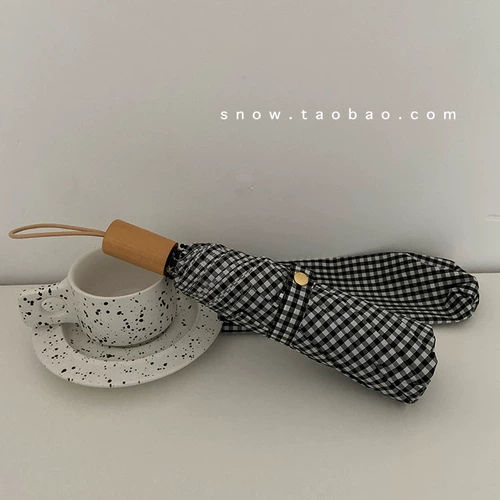 Черно -белая сетка/INS Simple Vinyl Sun Embrella Girl Sunny Umbrella Двух -складная складная ручка с твердым деревом солнечным кремом