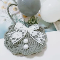 Серый кружевный лук