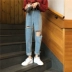 Mùa hè 2018 mới của Hàn Quốc phiên bản của lỗ tình yêu đầu tiên lỏng lẻo 乞丐 quần jean nữ cao eo là mỏng thẳng chín quần thủy triều short jean nữ Quần jean