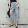 Quần jeans lỗ nữ xã hội xuân hè 2018 phiên bản mới của Hàn Quốc có phần eo cao buông lơi là quần ống suông giản dị Hồng Kông giản dị áo sơ mi sọc