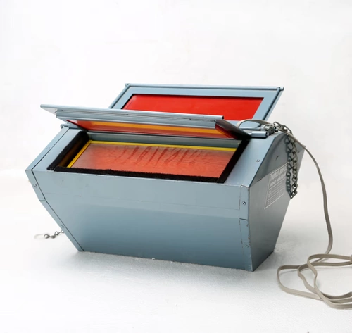 Черно -белая комната Американский Томас Томас Профессиональный темная комната Светлый свет.