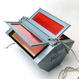 Черно -белая комната Американский Томас Томас Профессиональный темная комната Светлый свет.