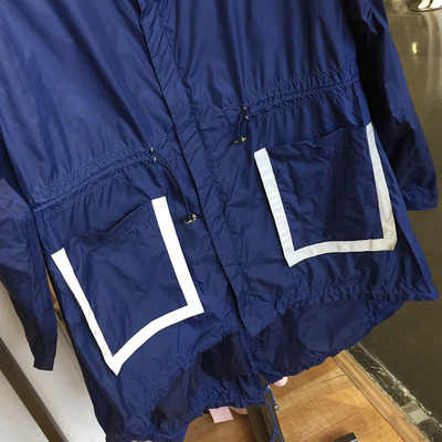 Weijia thương hiệu nam màu xanh đậm trùm đầu ngắn áo gió ngắn giá 1680 kem chống nắng quần áo mỏng Áo gió