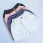 Quần áo trẻ em mùa hè cô gái denim trắng quần short size trẻ em cotton hoang dã đen mỏng bé quần nóng - Quần jean thoi trang tre em