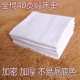 Чистая белая кровать одно белое чистое хлопок.