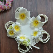 Sen cổ tay phù dâu phù dâu đám cưới chị em nhóm vòng tay frangipani ngọc trai vòng đeo tay phụ kiện hoa - Vòng đeo tay Clasp
