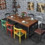 Bắc Âu nhà rắn bàn ăn gỗ và ghế kết hợp thức ăn nhanh quán trà quán cà phê bàn ​​nhà hàng phương Tây bàn vuông đồ nội thất tùy chỉnh - Bộ đồ nội thất mẫu bàn ghế gỗ phòng khách hiện đại