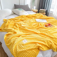 Одеяло, тонкое полотенце, коралловый диван для школьников для сна