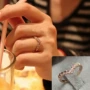 1385 Đồ trang sức tinh xảo của Hàn Quốc Thiết kế độc đáo hình chữ V nạm kim cương nhỏ ngón tay đeo nhẫn nhẫn cưới