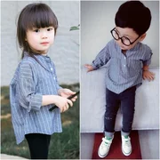 Trẻ em mặc 2018 mùa thu mới chàng trai và cô gái cotton linen sọc áo trẻ em cổ áo lỏng dài tay áo sơ mi