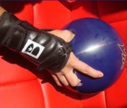 Độc quyền tại chỗ Mỹ-made Brunswick dải thép bowling ngắn dây đeo cổ tay da đen bảo vệ cổ tay