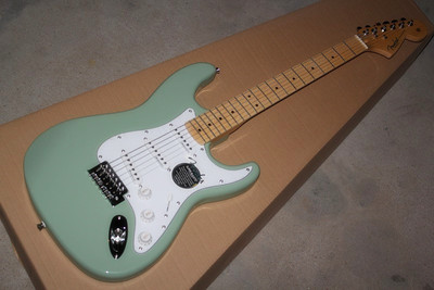 Flyoung St Single -Caking Guitare Duck Egg Green Model Model Low -Cost Гарантия качества продвижения может быть настроена