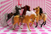 Kelly phụ kiện búp bê pony chơi nhà cảnh đồ chơi pony ba inch con búp bê nhỏ ngựa