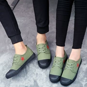 Giày quân đội màu xanh lá cây phẳng nam và nữ học sinh trung học cơ sở giày bình thường quân đội đào tạo giày vải thấp học sinh trung học giày giải phóng