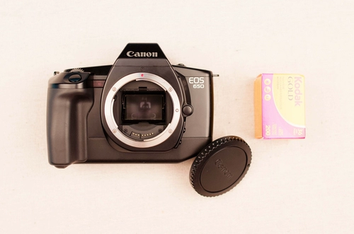 Canon EOS 650 EF BAYONET FILM хорошо -COLECTORED, хорошая функциональная функция не повреждена