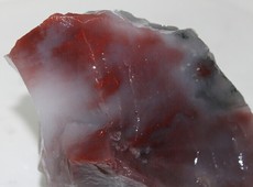 Ювелирный камень 桂林鸡血玉毛料绿腊红原石摆件山料雕刻精品干净收藏镇宅