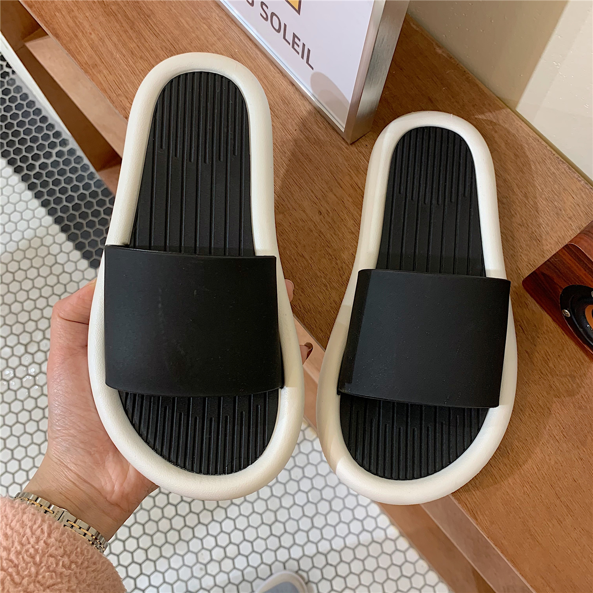 Vertical & BlackSliver lovely Cartoon slipper female summer ins Girlish heart household non-slip Deodorization lovers Thick bottom Sandals Wear out