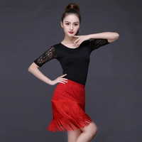 Топ треугольной спинки черный + юбка с бахромой красная