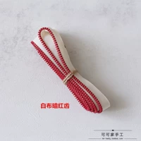 Контрастная [белая ткань темно -красные зубы 2 ярда]