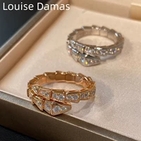 Золотое небольшое дизайнерское кольцо для влюбленных, 18 карат, розовое золото, инкрустировано бриллиантами